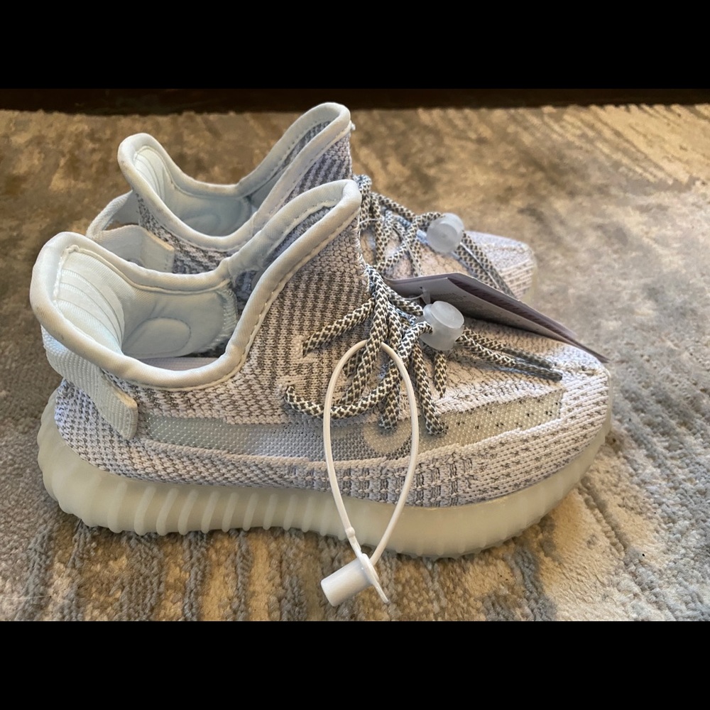NWT Static Reflective Yeezy